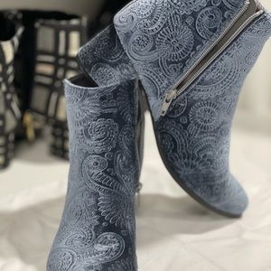 QUPID---Blue Velvet Booties